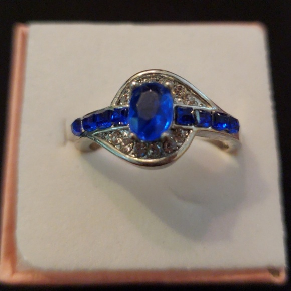 White Gold Filled an blue Rhinestone ring - Picture 3 of 5